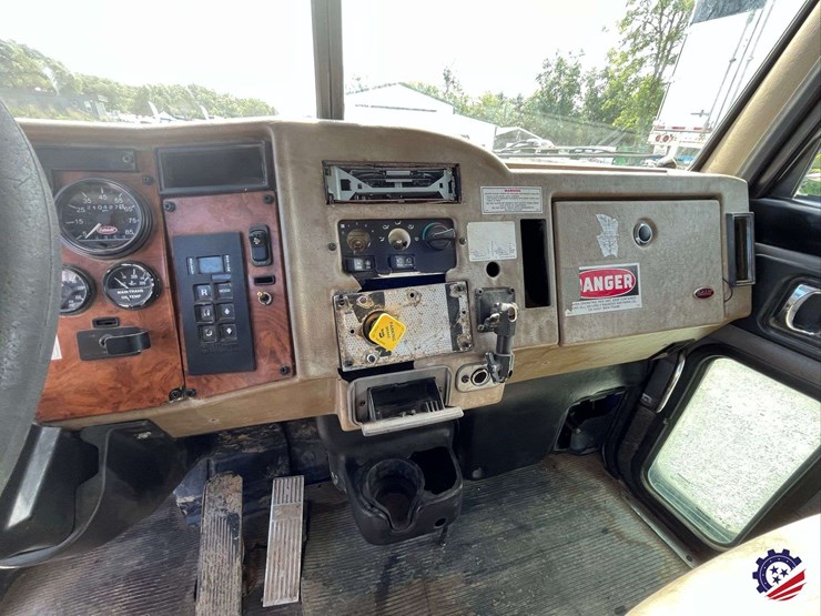 2008-peterbilt-340-image-79