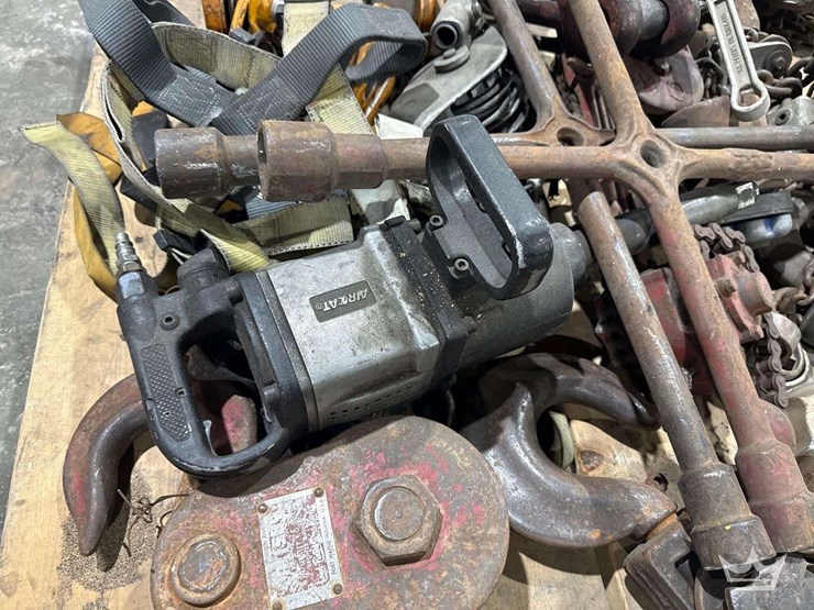 pallet-of-miscellaneous-small-equipment-image-13