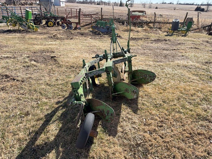 john-deere-three-point-three-bottom-plow-image-4