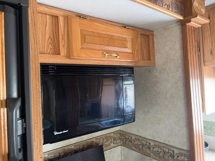 2006-cedar-creek-camper-image-25