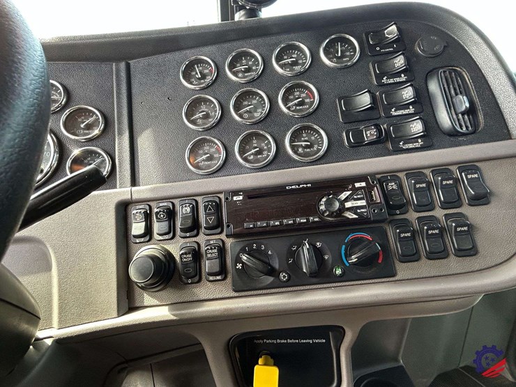 2016-peterbilt-367-image-85