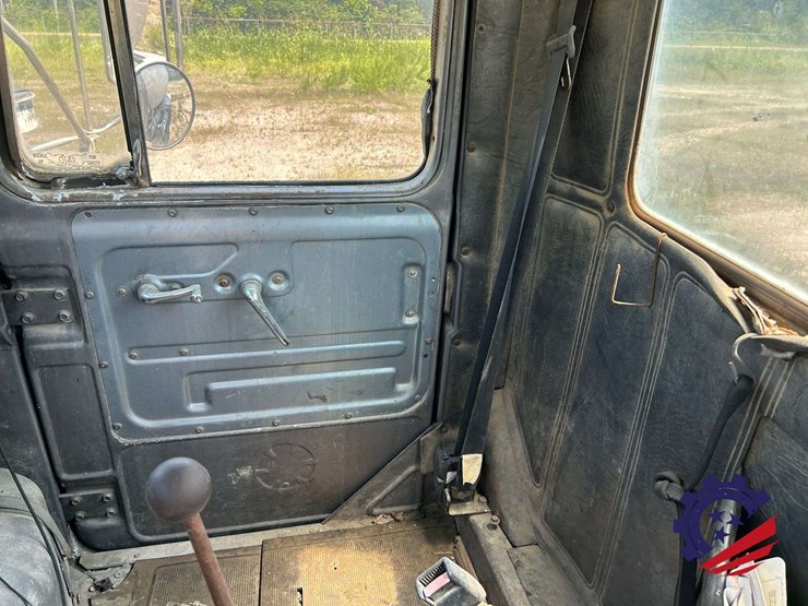 1992-mack-dm600gk-rear-discharge-concrete-mixer-truck-image-93