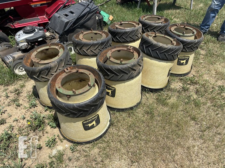 8x-jd-planter-seet-pots-&-closer-wheels-image-3