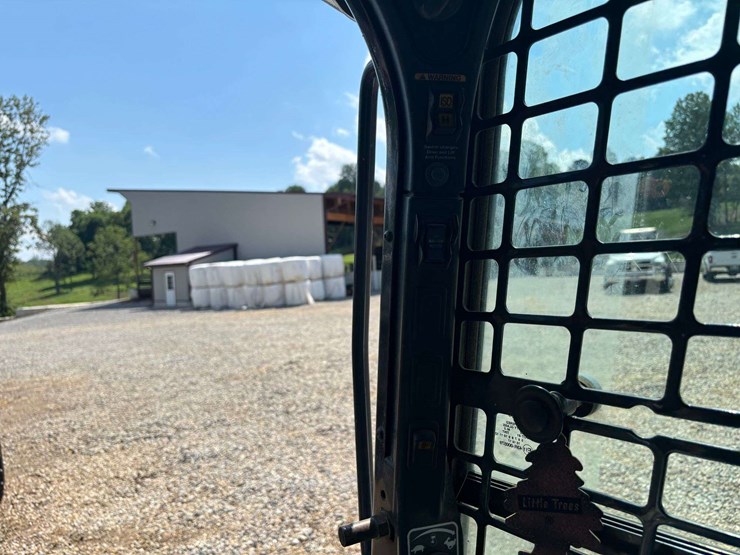 2014-bobcat-t870-image-13