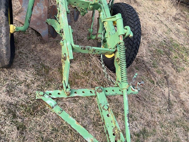 john-deere-pull-type-two-bottom-plow-image-12