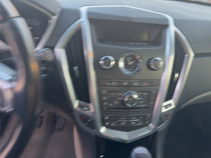 2012-cadillac-srx-image-34
