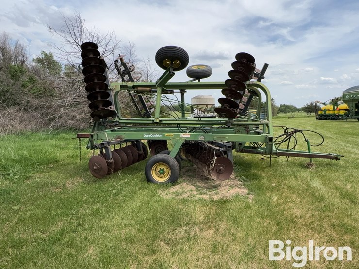 john-deere-235-image-4