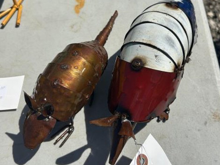 #130-•-metal-art---(2)-armadillos-(texas-&-brown)-image-1