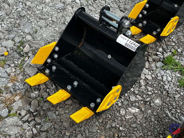 unused-2026-ce-16in-toothed-bucket-image-3