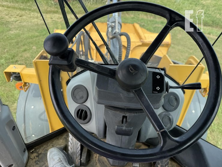 2019-deere-524l-image-49