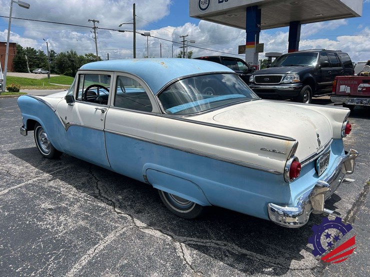 1955-ford-fairlane-club-sedan-image-3