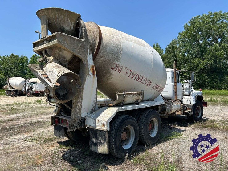 1988-mack-dm690s-image-40