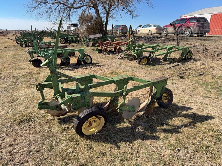 john-deere-three-point-three-bottom-plow-image-7