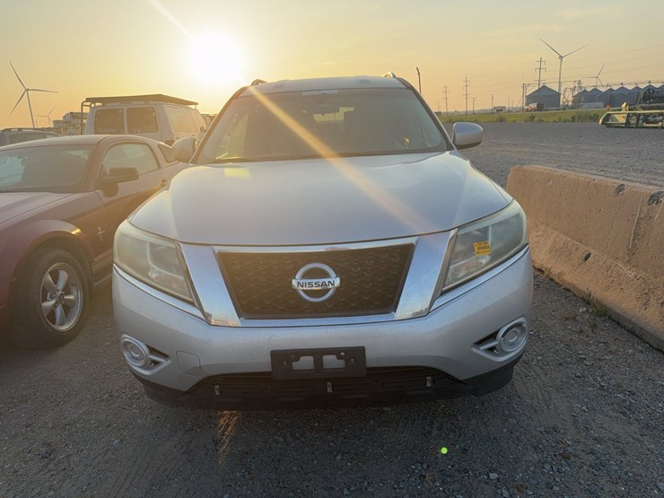 2016-nissan-pathfinder-image-2