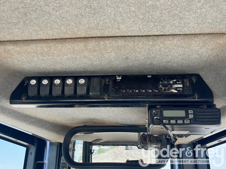 2018-caterpillar-d6n-lgp-image-62
