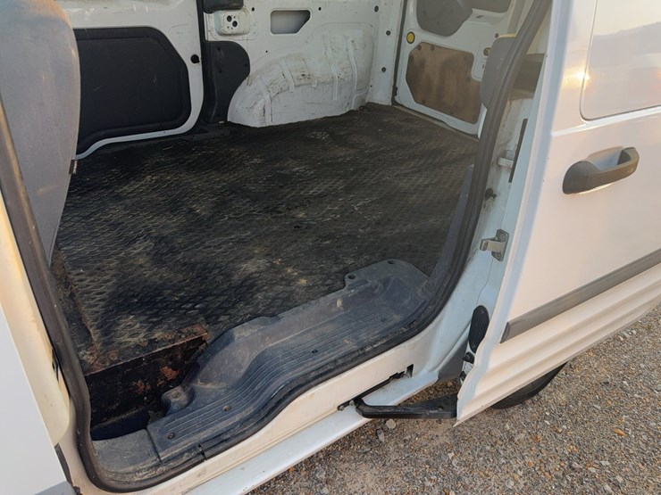 2010-ford-transit-connect-image-23