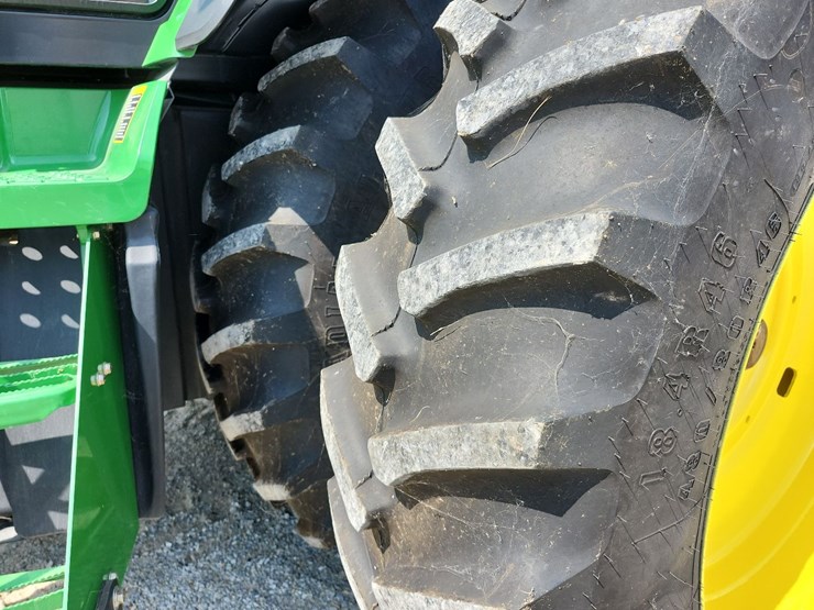 2013-john-deere-8235r-image-6