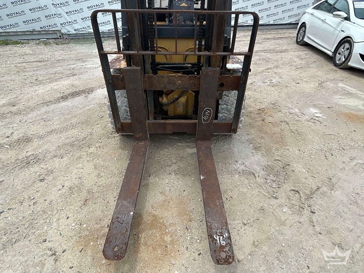 1992-caterpillar-vc110f-11,000lb-diesel-forklift-image-10