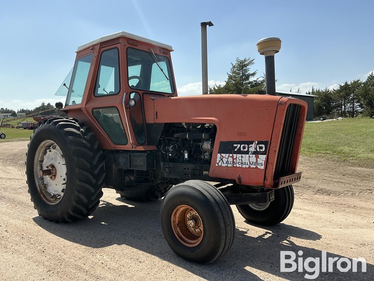 1979-allis-chalmers-7020-image-3