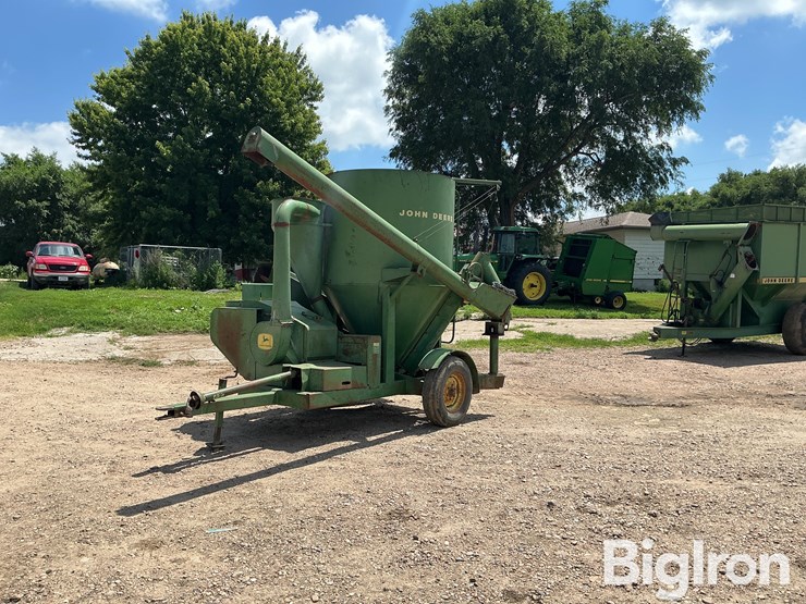 john-deere-400-image-1