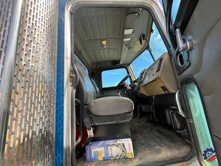 2008-peterbilt-340-image-63