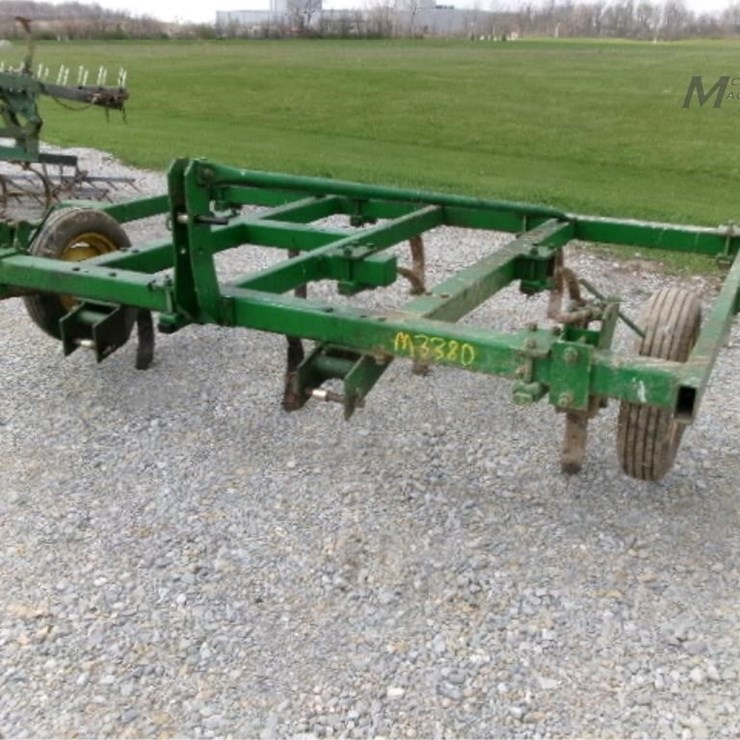 JOHN DEERE 100