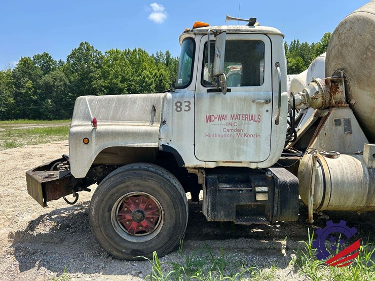 1997-mack-dm690s-image-22