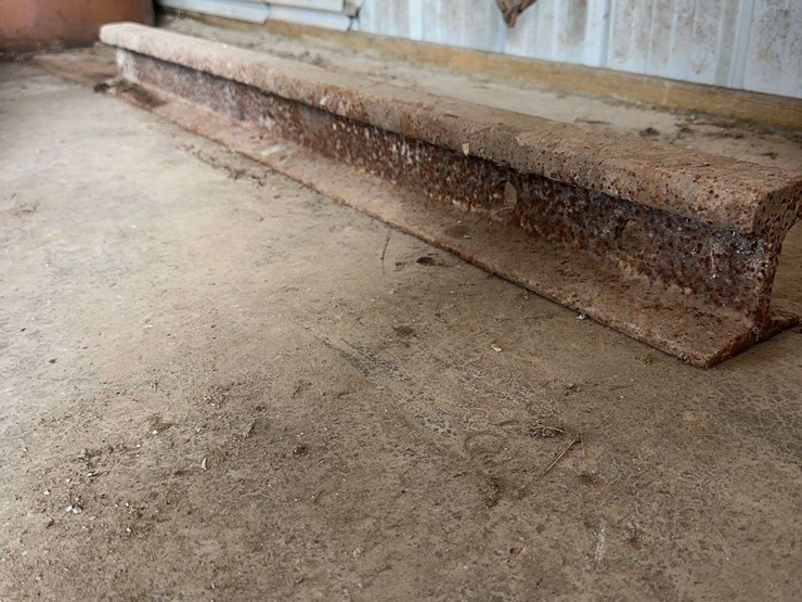 salvaged-steel-railroad-track-section---50-in.-image-3