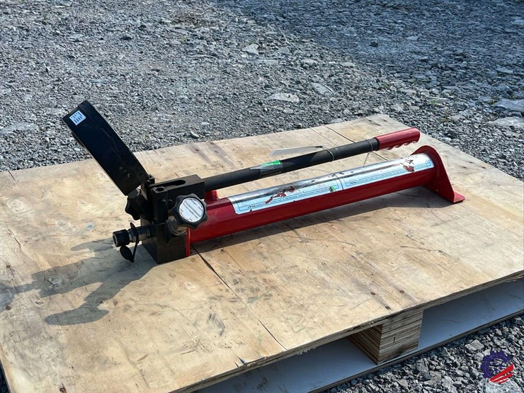 2011-ith-34.10025-2-high-pressure-hydraulic-hand-pump-image-3