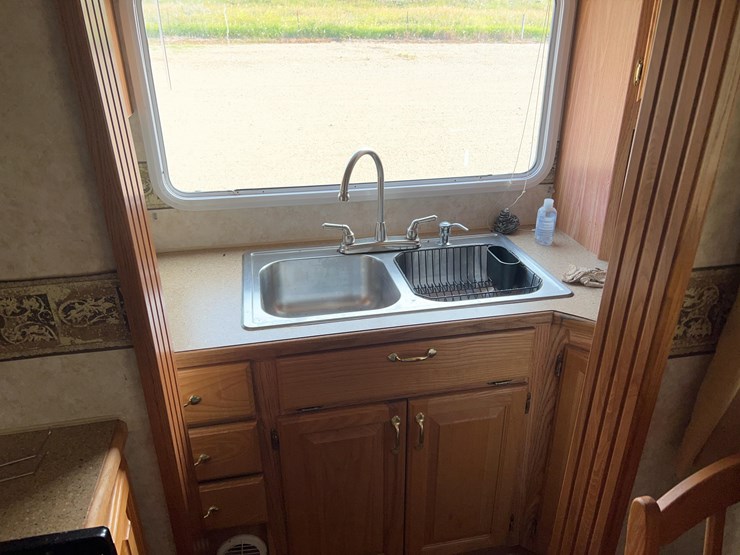 2006-cedar-creek-camper-image-26