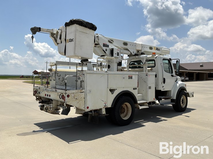 2008-freightliner-m2-106-image-5