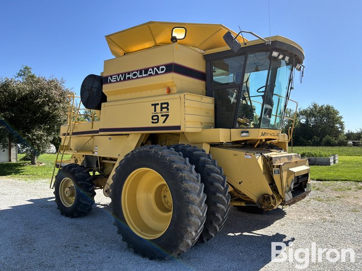 1995-new-holland-tr97-image-3