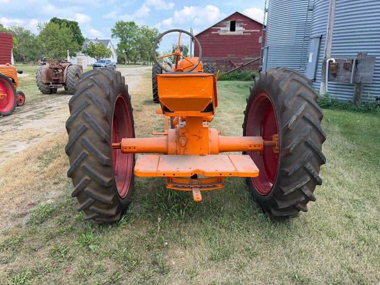 minneapolis-moline--z-tractor-image-4
