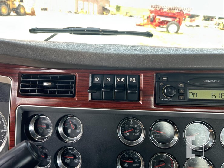 2007-kenworth-w900-image-21