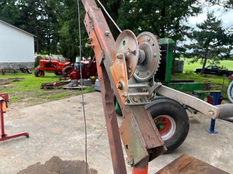 #9560-•-work-bench-with-hoist-image-6