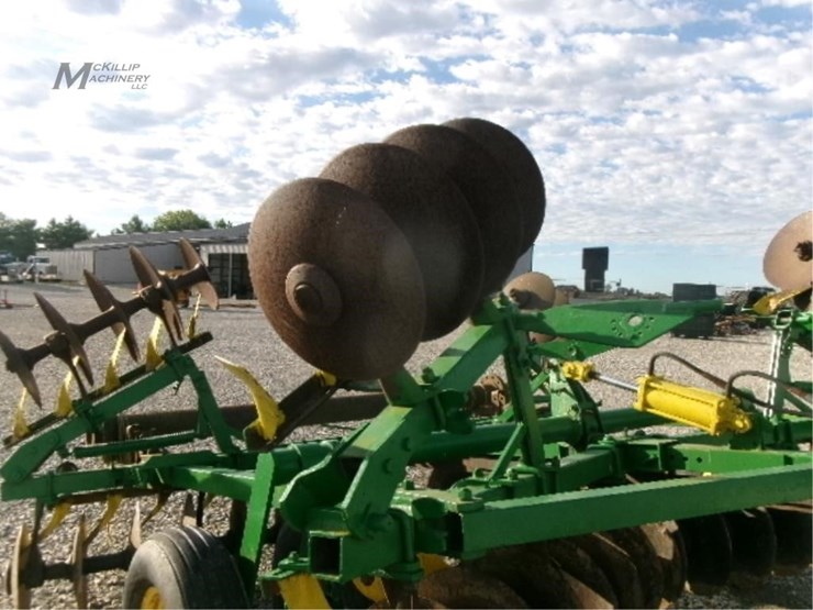 john-deere-bw-image-12