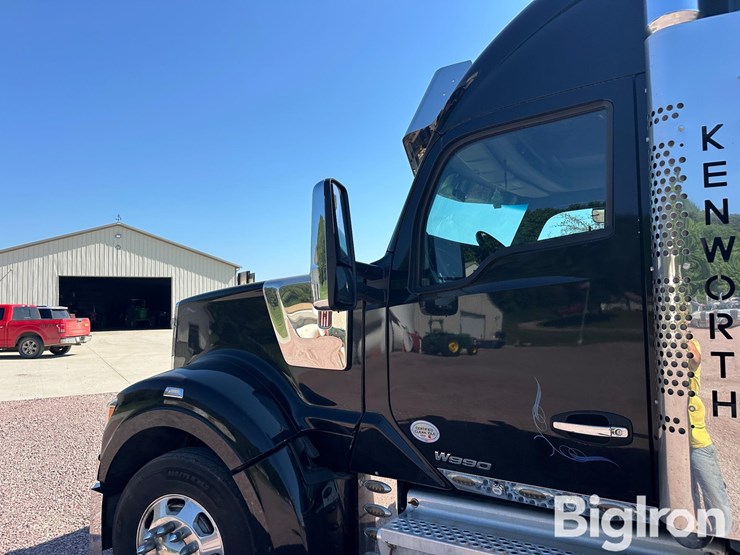 2021-kenworth-w990-image-10