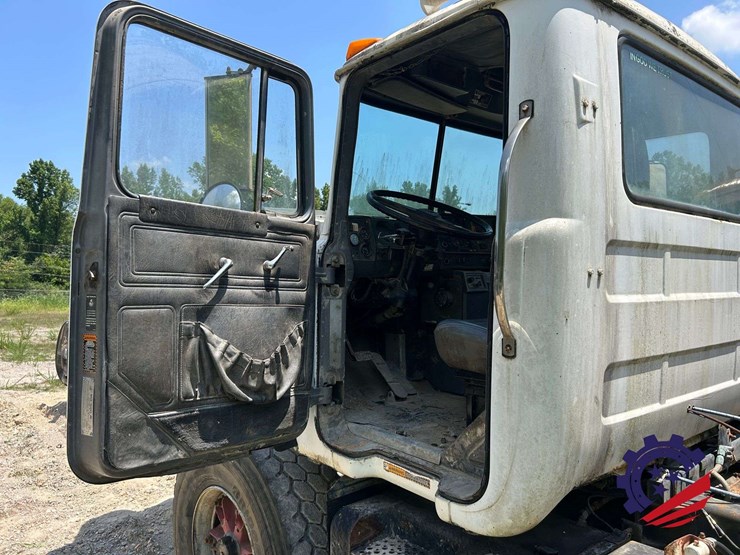 1997-mack-dm690s-image-54