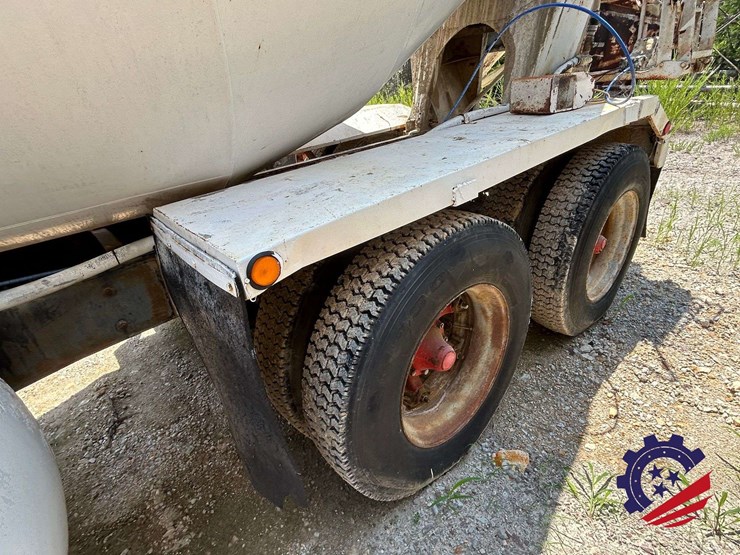 1992-mack-dm600gk-rear-discharge-(glider-kit)-concrete-mixer-truck-image-26