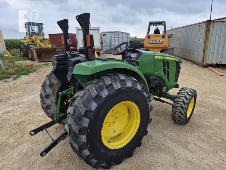 john-deere-4044m-image-3