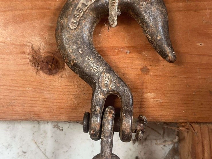 high-test-forged-steel-towing-chain-with-grab-hook-image-4