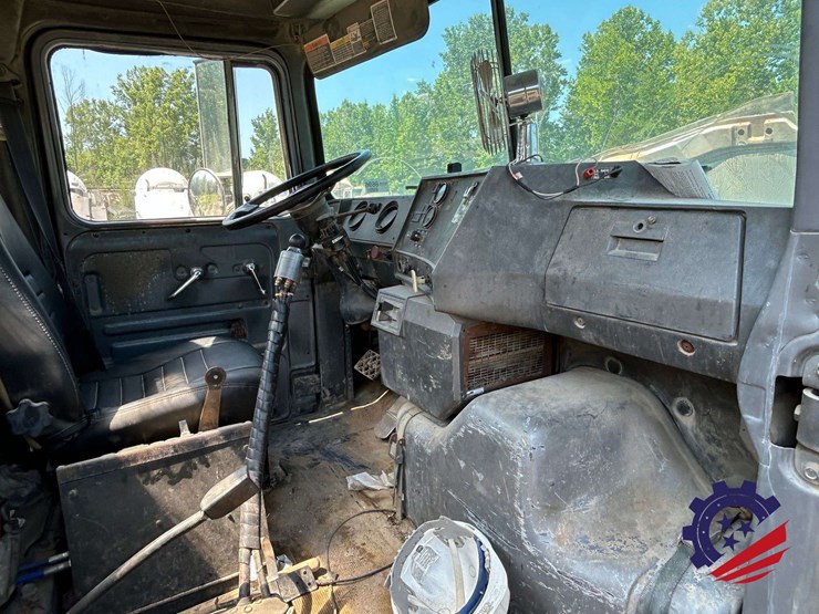 1997-mack-dm-concrete-mixer-truck-image-78
