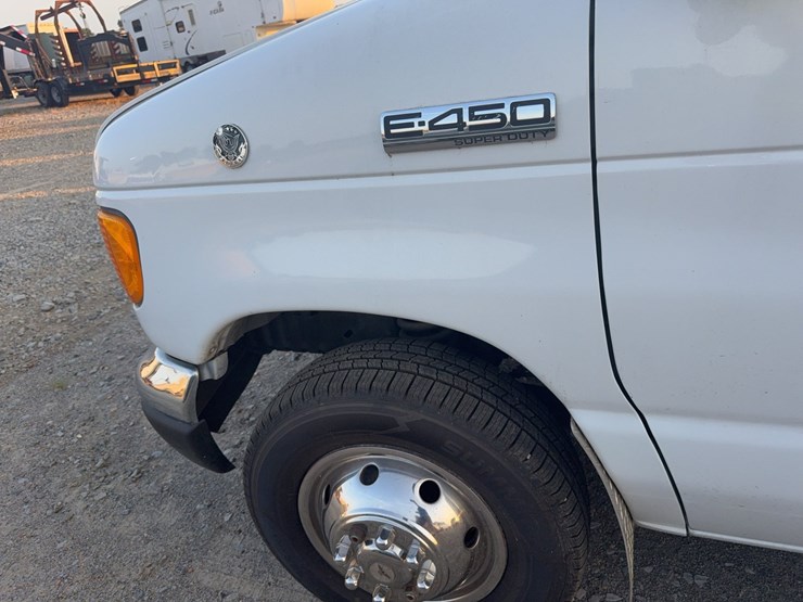 2006-ford-e450-image-18