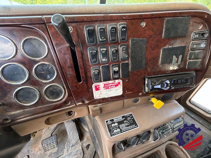 2007-mack-granite-cv713-image-83