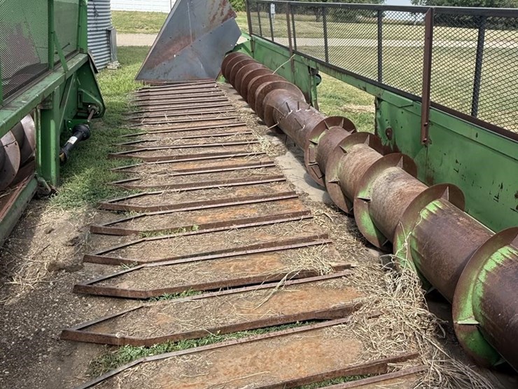 1985-john-deere-230r-image-1