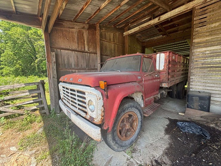 1975-ford-600-image-1