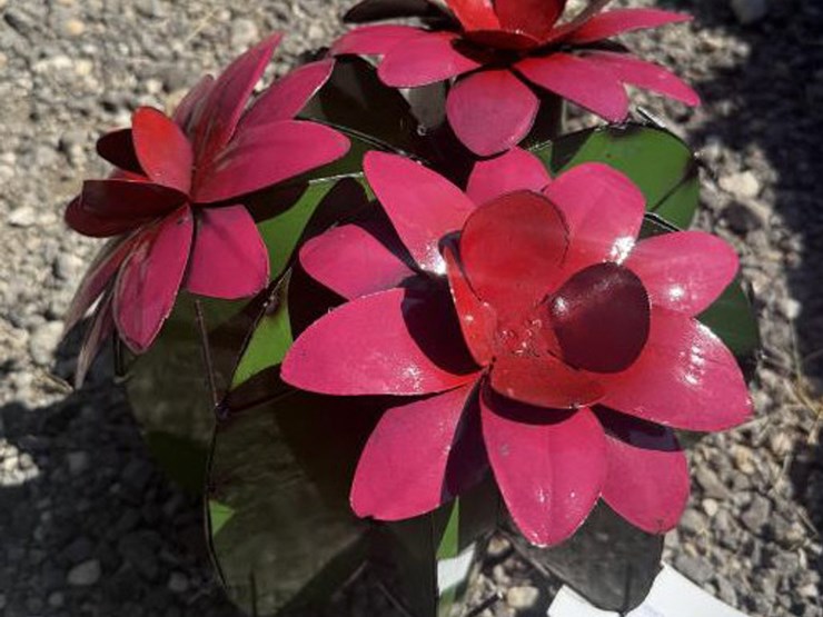 #109-•-metal-art---small-cactus-w/-pink-flower-image-3