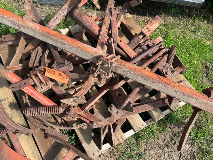 #9938-•-(3)-pallets-of-misc.-allis-chalmers-parts-image-8