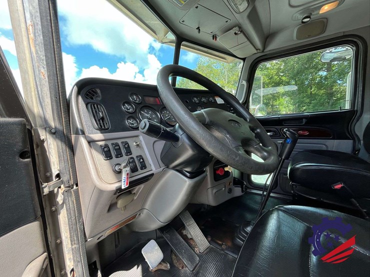 2013-peterbilt-367-image-75
