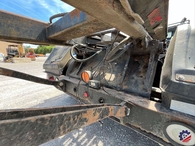 2008-peterbilt-340-image-40